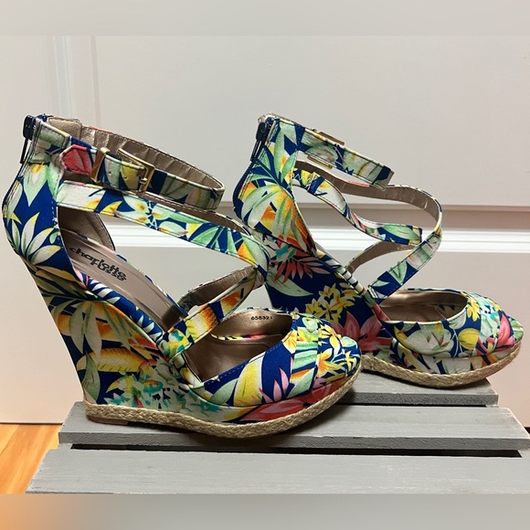 NEW Platform wedge sandals floral print size 7 - Picture 2 of 8
